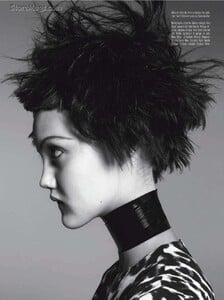 VogueItalia-201104-193.thumb.jpg.01944c2c557ded2c5581d5b2ba9f8a02.jpg