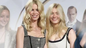 claudia-schiffer-erstmal-mit-tochter-clementine-auf-dem-roten-teppich.thumb.webp.830c831d8432fb91651ebd92da1c0ac3.webp