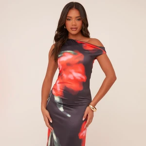clothing_03_090978_sq.webp