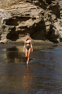 copy-1717832312-RESIZE-24canary-1120281429_2048x.thumb.webp.ac20cf77fccc8bb90bb01d2068b0444d.webp
