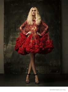 dramatic-looks-fashion-shoot04.thumb.jpg.b9fcd9031d3c9a793afc2a76f06ced2b.jpg
