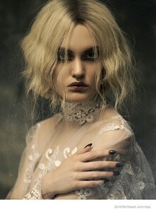 dramatic-looks-fashion-shoot05.thumb.jpg.a8a1183f5d7d85deb4ba9aea4855343a.jpg