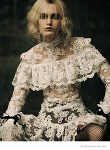 dramatic-looks-fashion-shoot06.thumb.jpg.ae1ed9663225409ea6f05d3f47bcafab.jpg