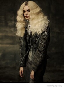 dramatic-looks-fashion-shoot10.thumb.jpg.ec5d95f93857b7642f375955e7e7ba1f.jpg
