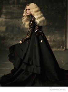 dramatic-looks-fashion-shoot11.thumb.jpg.b64617b0450ad4a6639e46aa3ba46a62.jpg