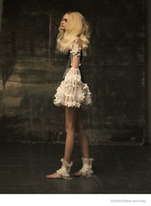 dramatic-looks-fashion-shoot13.thumb.jpg.7b61b9d8bed0ab791c0e630f30774f2f.jpg