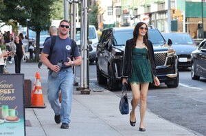 famke-janssen-spotted-enjoying-smoothie-with-ryan-faucett-in-the-west-village-3.thumb.jpg.0f4e613259787b5cbf5311147d37ae61.jpg