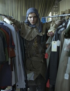 fashion_bailout_01.thumb.jpg.ca8fdfc3ac30055e8068586c382d90a5.jpg