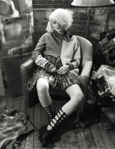 fashion_bailout_03.thumb.jpg.96431b0cc493549b3a8c74bb6b2ada5c.jpg