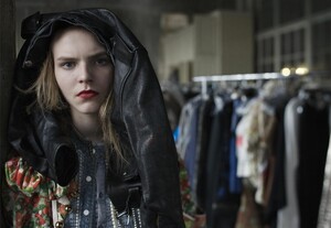 fashion_bailout_06.thumb.jpg.432219723f8071d6d1bebf46af06ade9.jpg