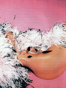 italia-vogue-october-1990-90.thumb.jpg.98a9a5766944335f8ef79e7b054a38a1.jpg
