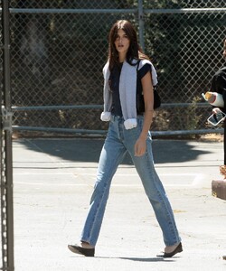 kaia-gerber-s-chic-la-outing-fashion-friendship-and-fresh-starts-4.jpg