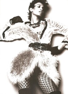 liyakebedetomomunroludivinepoiblancvogueitaliaaugust20107.thumb.jpg.94abadc3db8df8fe53d55d4638801d1c.jpg