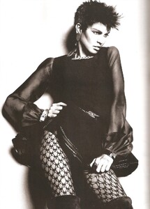 liyakebedetomomunrovogueitaliaaugust20103.thumb.jpg.8ae8229ca85b10259323f5c70522af84.jpg