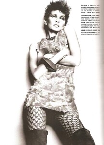 liyakebedetomomunrovogueitaliaaugust20106.thumb.jpg.510854c69e0bc7340ffcb455823321ee.jpg