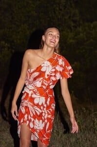 mare-di-latte-acacia-robe-asymetrique-1.jpg