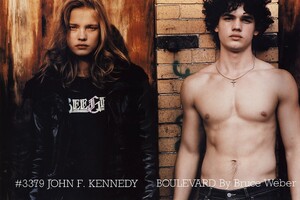 natalia_vodianova_pop_aw02_01_bruce_weber.thumb.jpg.fdd5e912b6f6e372a1778b4d8b0196fc.jpg