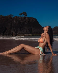 neil-dixon-photo-shoot-in-corral-bikini-ig-posting-v0-3s3afrhpskpc16f34d3971f2d0c7a.webp