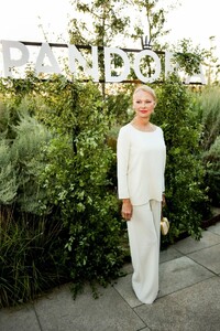 pamela-anderson-pandora-event-in-copenhagen-fashion-week-august-2024-12.jpg