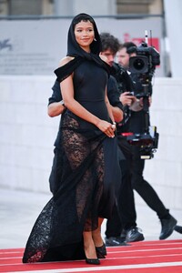 taylor-russel-at-queer-premiere-during-venice-film-festival-0.thumb.jpg.fd78086d02493c05f2b898d1a08e19a5.jpg