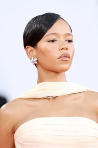 taylor-russell-attends-the-maria-premiere-at-the-81st-v0-pn6laky0mnld1.webp