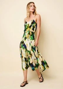 the-gray-skirt-427772.thumb.webp.495661aa80a834693f73e69e4e1ef398.webp
