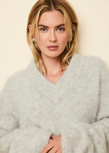 the-julianna-sweater-930211.thumb.webp.e06666bbe3f019c79cf18c66cc07a4b8.webp