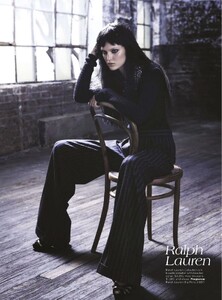 vogue-australia-2012-08-aug(dragged)33.thumb.jpg.c3f09c12586e3bfdad56a7aa67d86c1c.jpg
