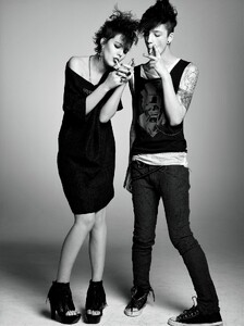 young_cool_17.thumb.jpg.a548dae60df10bb5ccdd2ec0432aaf9e.jpg