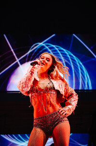 zara-larsson_homecoming_melinahagglund-3_53960224706_o.jpg