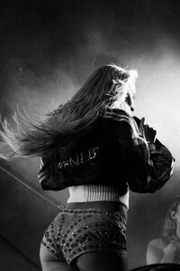 zara_larsson_bayside_2024_paoduell_29_53853024137_o.jpg