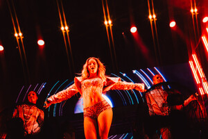 zara_larsson_homecoming_2024_paoduell_11_53959408292_o.jpg