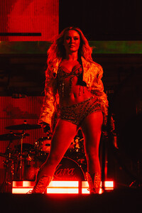 zara_larsson_homecoming_2024_paoduell_54_53960297696_o.jpg