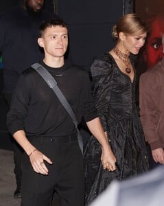 zendaya-and-tom-holland-leaves-romeo-and-juliet-press-night-in-london-05-23-2024-1.jpg