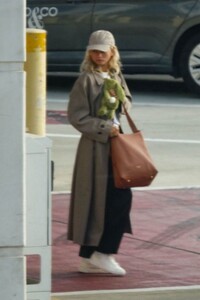 zendaya-and-tom-holland-out-in-los-angeles-09-01-2024-5.jpg