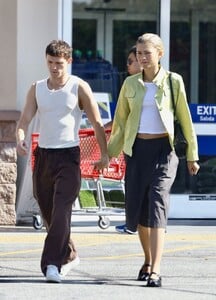 zendaya-and-tom-holland-out-shopping-in-calabasas-08-31-2024-1.jpg