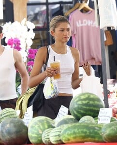 zendaya-and-tom-holland-out-shopping-in-calabasas-08-31-2024-5.jpg