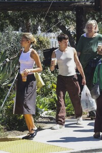 zendaya-and-tom-holland-out-shopping-in-calabasas-08-31-2024-7.jpg