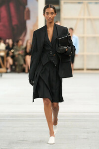00001-tods-spring-2024-ready-to-wear-credit-gorunway.thumb.jpg.26f177763c7ec9d64c05afc1261de096.jpg