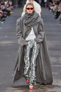 00004-the-attico-spring-2024-ready-to-wear-credit-gorunway.thumb.jpg.be9bd6a53367421f0c5a92473d1d1c8c.jpg