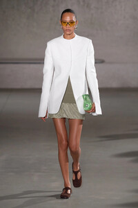 00004-tory-burch-collection-spring-2024-ready-to-wear-credit-gorunway.thumb.jpg.577bb06e1e9b2ba9b1c0fb1a3102fd3f.jpg