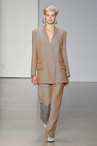 00006-tove-spring-2024-ready-to-wear-credit-gorunway.thumb.jpg.55ece58427c3bbb23e11ca9367cb8785.jpg