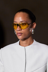 00010-toryburch-ss24-rtw-detail-credit-gorunway.thumb.jpg.28645bfbef0e017d36795422bdaa288d.jpg