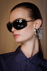 00011-tory-burch-spring-2024-ready-to-wear-beauty-credit-gorunway.thumb.jpg.a6ba34188f7296001c11d51ac43fa362.jpg