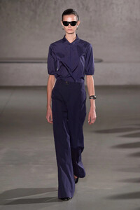 00019-tory-burch-collection-spring-2024-ready-to-wear-credit-gorunway.thumb.jpg.6035194e48e43c616bd9c22a9a440365.jpg