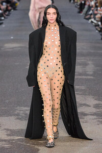00021-the-attico-spring-2024-ready-to-wear-credit-gorunway.thumb.jpg.fa2c42df9aad328219451e7d8d037598.jpg