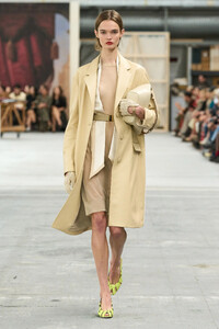 00024-tods-spring-2024-ready-to-wear-credit-gorunway.thumb.jpg.85406b6a76404d619b6d89828a169eda.jpg