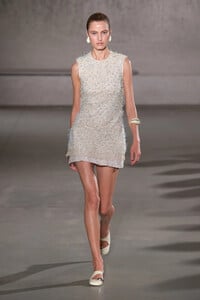 00032-tory-burch-collection-spring-2024-ready-to-wear-credit-gorunway.thumb.jpg.4eed91fd2bf744ec7cdba47bef5c82ea.jpg