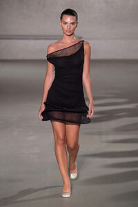 00036-tory-burch-collection-spring-2024-ready-to-wear-credit-gorunway.thumb.jpg.8e4684e4ba0f5bf511a6e6aee3eab482.jpg
