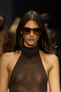 00040-tom-ford-spring-2024-ready-to-wear-credit-detail-gorunway.thumb.jpg.4af91cdda56421f42820113f9b904e98.jpg